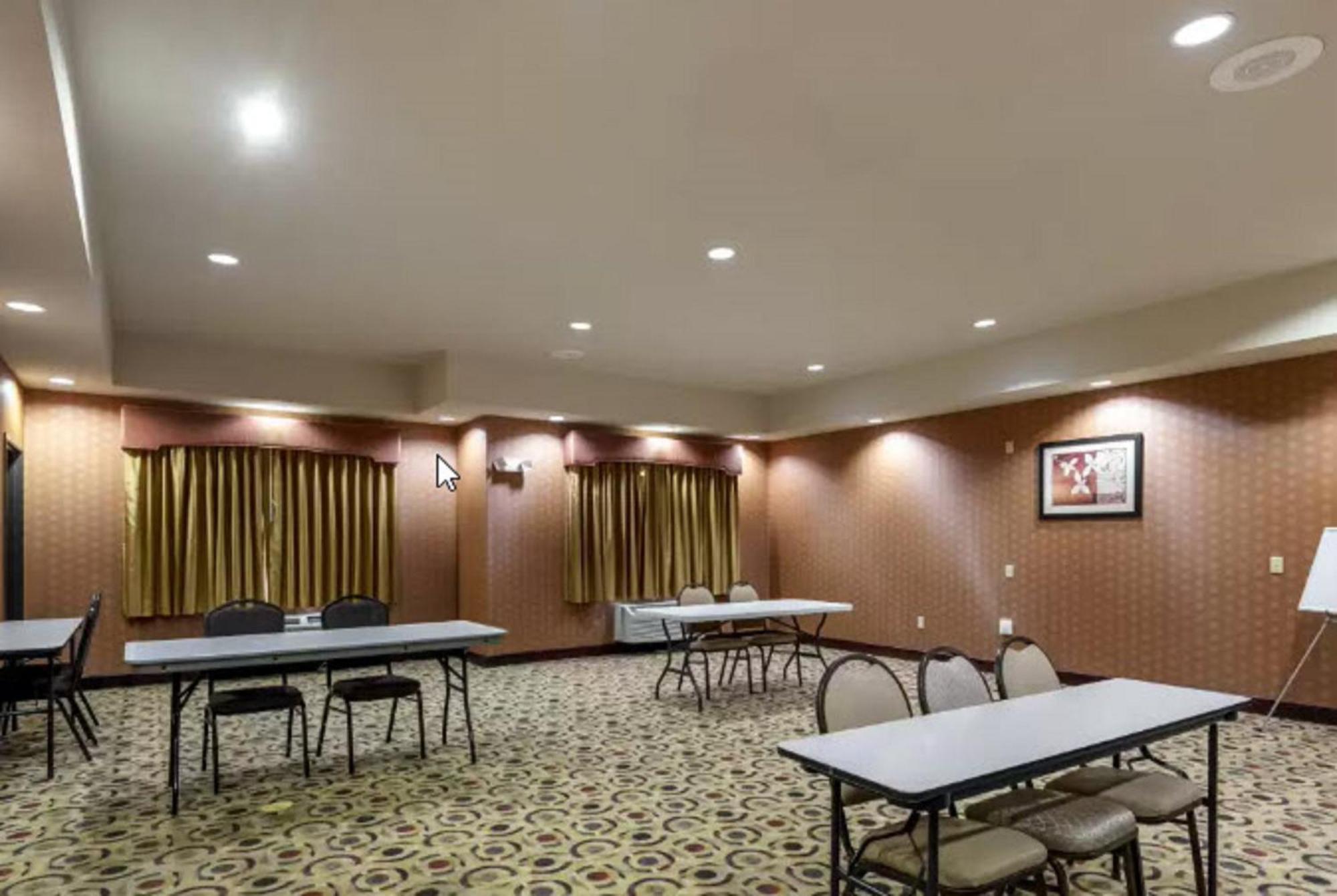 Lake Texoma Inn And Suites Denison Buitenkant foto